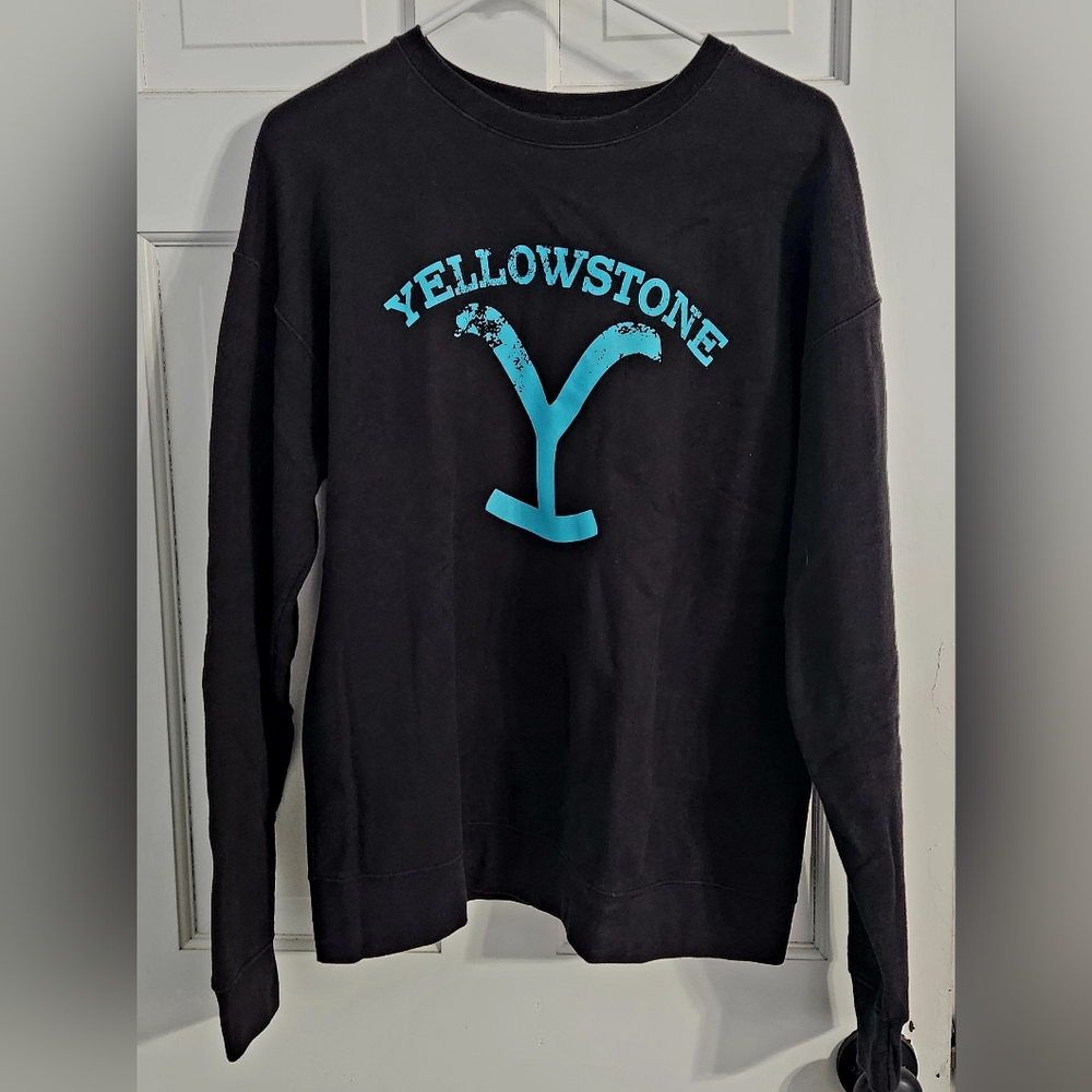 Women's Yellowstone sweatshirt size M